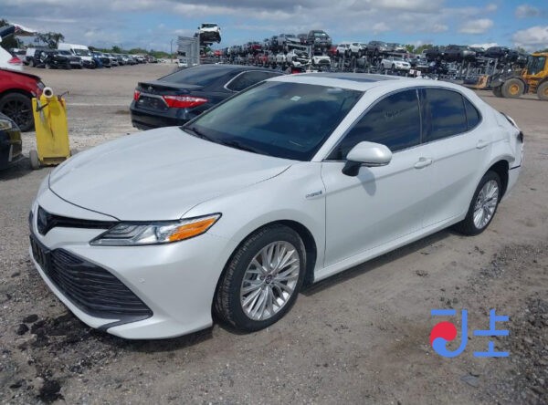 Toyota Camry 2017 Hybrid White — AXVH70-1003216 - Image 2