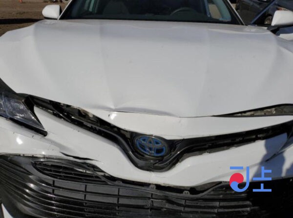 Toyota Camry 2017 Hybrid White — AXVH70-1015178 - Image 5