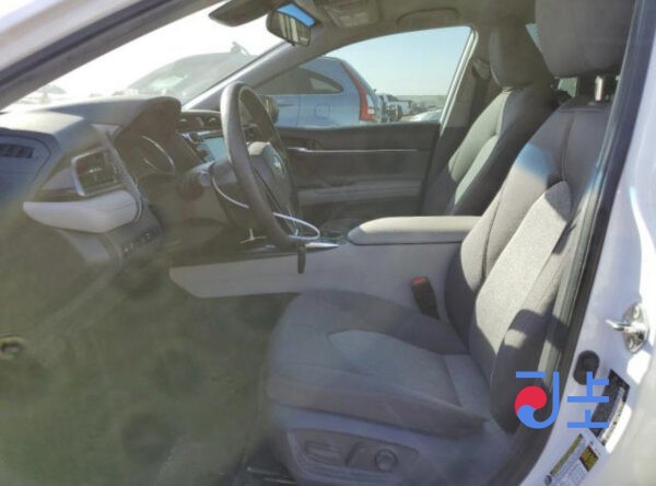 Toyota Camry 2017 Hybrid White — AXVH70-1015178 - Image 7