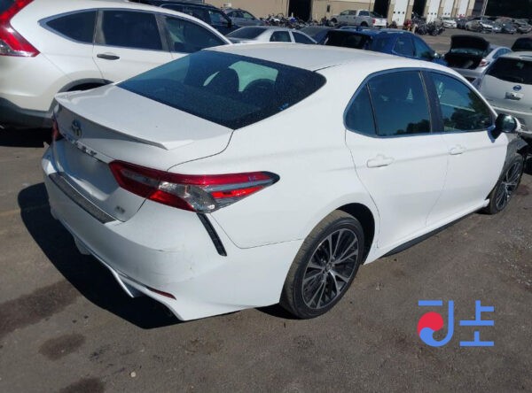 Toyota Camry 2017 White — AXVH70-1008806 - Image 4