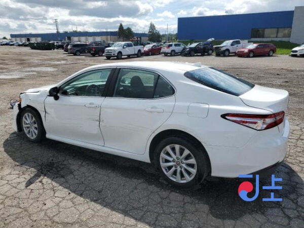 Toyota Camry 2018 White — AXVH70-1022383 - Image 2