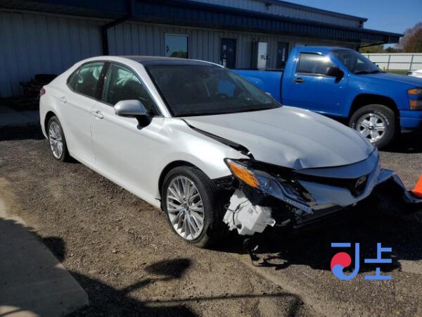 Toyota Camry 2018 White — AXVH70-1022629 - Image 2