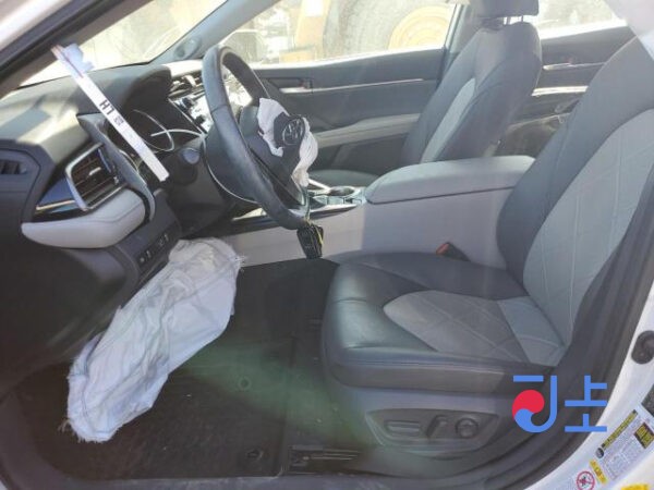 Toyota Camry 2018 White — AXVH70-1022629 - Image 6