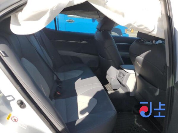 Toyota Camry 2018 White — AXVH70-1022629 - Image 8