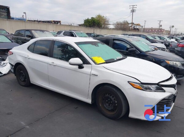 Toyota Camry 2018 Hybrid White — AXVH70-1028862