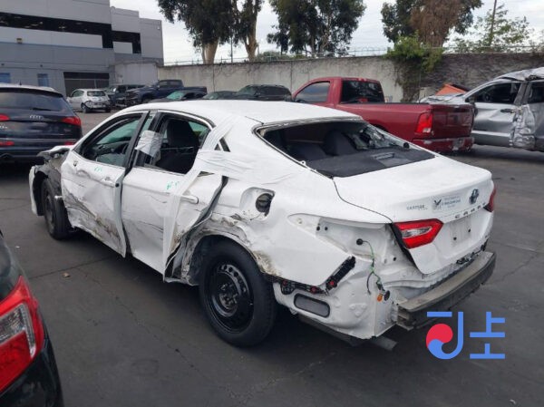 Toyota Camry 2018 Hybrid White — AXVH70-1028862 - Image 3