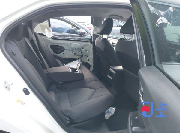 Toyota Camry 2018 Hybrid White — AXVH70-1028862 - Image 7
