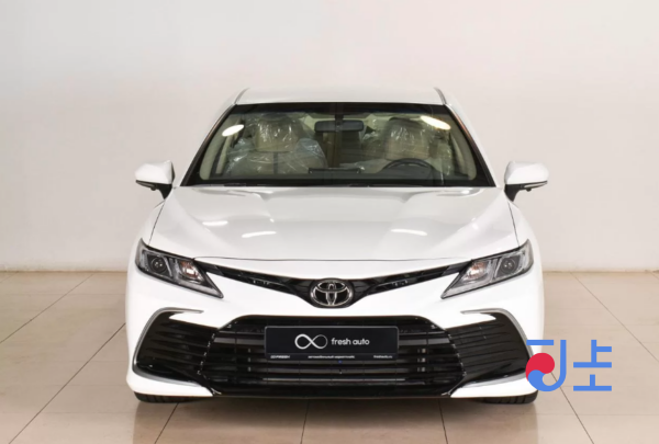 Toyota Camry 2023 White 2.5L — JTNB14HK503222675 - Image 2