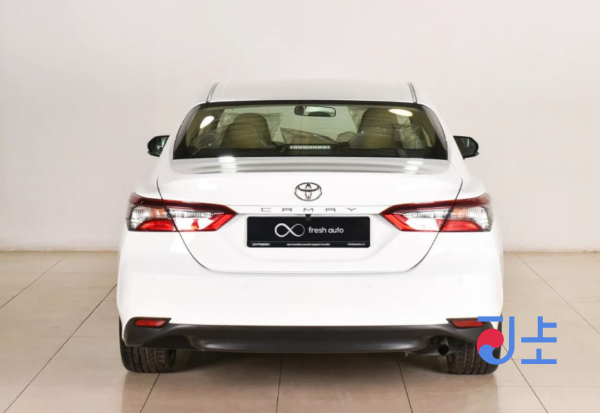 Toyota Camry 2023 White 2.5L — JTNB14HK503222675 - Image 4