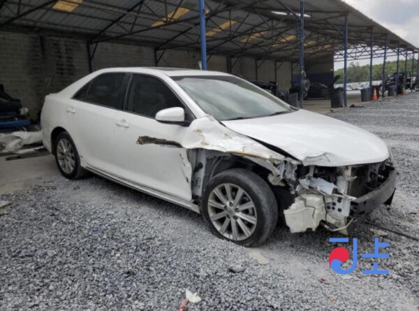 Toyota Camry 2013 White — 4T1BK1FKXDU525479 - Image 2
