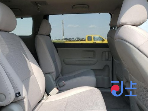 2018 Kia Carnival White - KNAME81ABKS512550 - Image 7