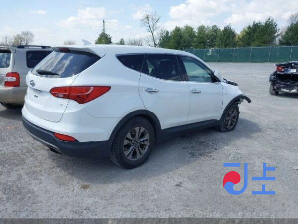 2016 Hyundai SantaFe White - KMHSW81UBHU740457 - Image 4