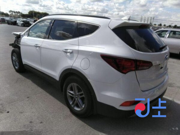 2018 Hyundai SantaFe White - KMHS581ADKU089760 - Image 3