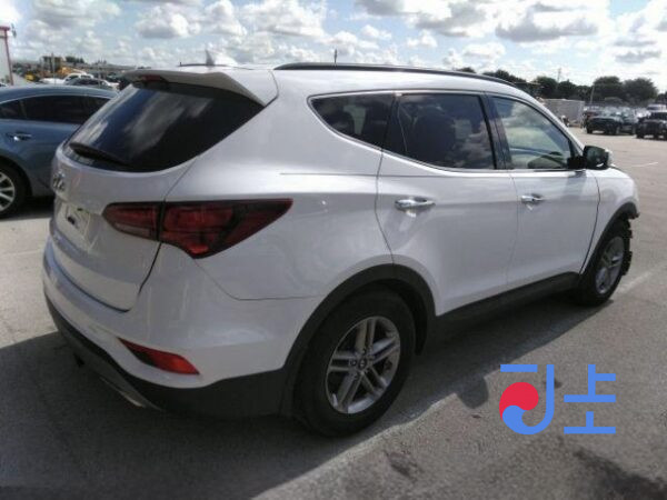 2018 Hyundai SantaFe White - KMHS581ADKU089760 - Image 4