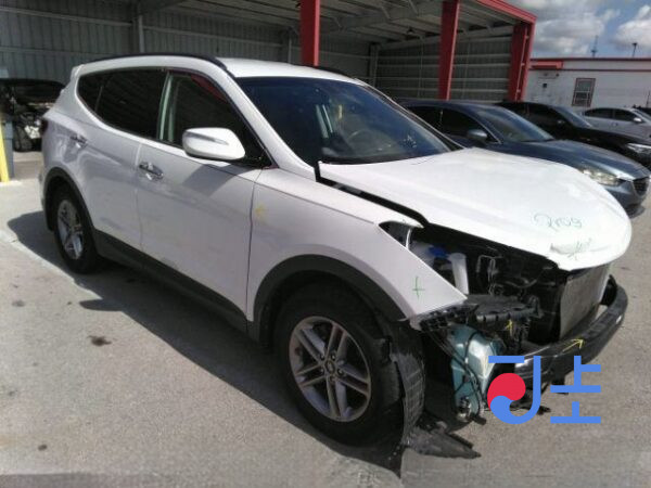 2018 Hyundai SantaFe White - KMHS581ADKU089760 - Image 5