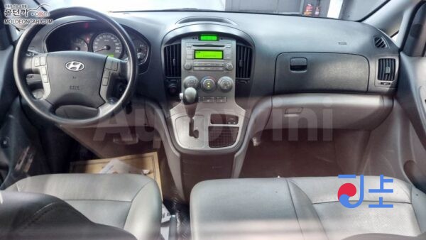 2013 Hyundai Grand Starex Diesel  Van 3  Seats CVX  Luxury - KMFWBX7KBDU534553 - Image 5