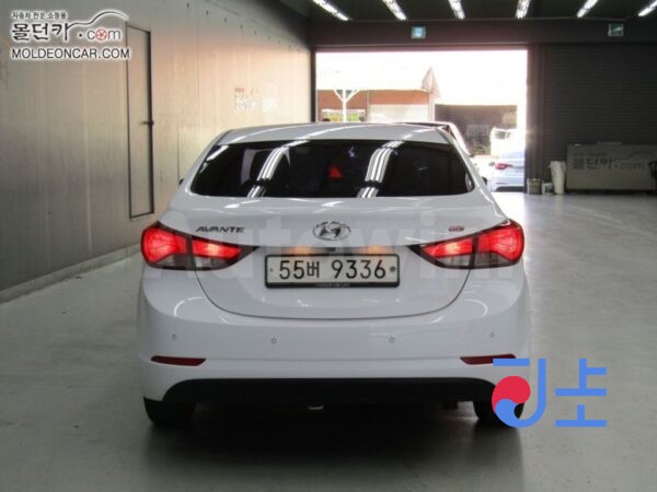 2014 Hyundai The New Avante 1.6 GDi  Style - KMHDG41DBFU266959 - Image 4