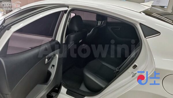 2015 Hyundai The New Avante 1.6 GDi  Mordern - KMHDG41DBGU504007 - Image 8
