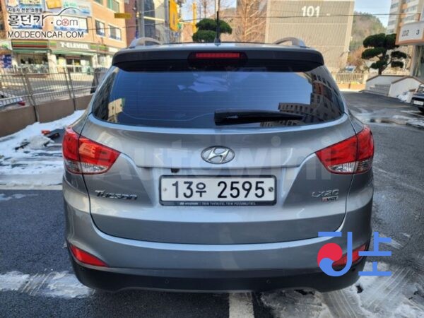 2009 Hyundai Tucson ix Diesel e-VGT R2.0 2WD LX20  Premier - KMHJU81VBAU023914 - Image 4