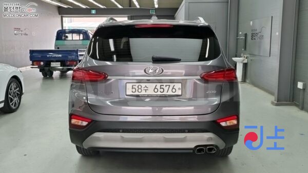 2018 Hyundai SantaFe TM 2.0  Diesel 2WD 5  Seats  Mordern - KMHS281BBKU054383 - Image 4