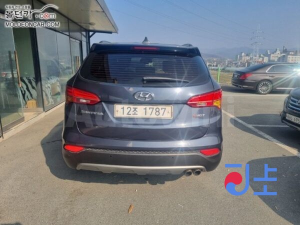2012 Hyundai SantaFe DM R2.0 e-VGT 2WD 5  Seats  Premium - KMHSW81UBDU017312 - Image 4