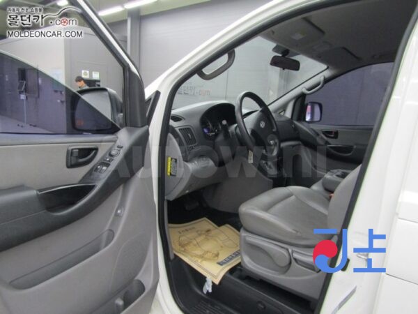 2016 Hyundai Grand Starex Diesel  Wagon 12  Seats  Smart - KMJWA37KBHU832575 - Image 7