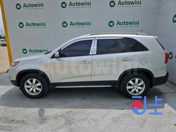 2010 Kia Sorento R TLX - KNAKT814BAA015073 - Image 2