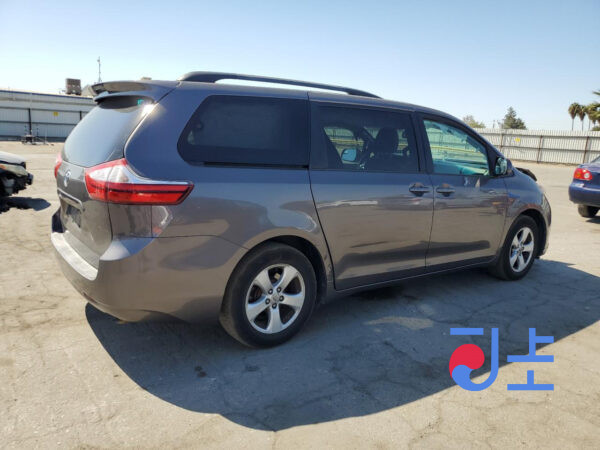 2014 Toyota Sienna 4WD Gray — 5TDDK3DC6FS094828 - Image 5