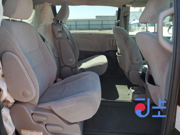 2014 Toyota Sienna 4WD Gray — 5TDDK3DC6FS094828 - Image 9