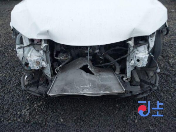 2018 Toyota Camry White 2.5L — JTNB11HKXJ3057237 - Image 5