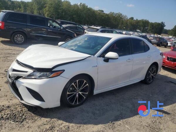 Toyota Camry 2018 White 2.5L — AXVH70-1032736