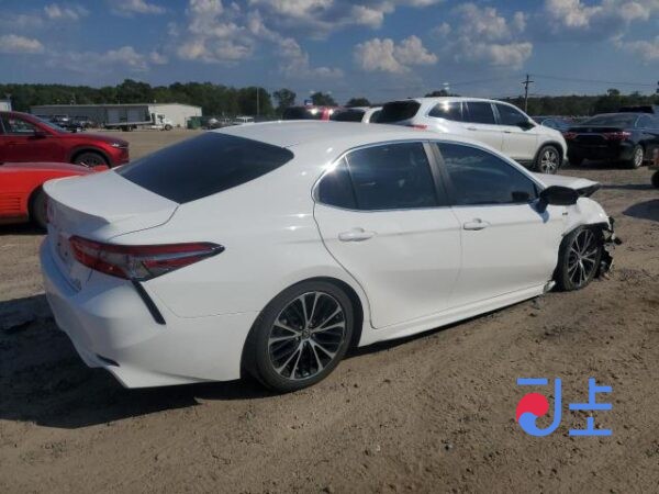 Toyota Camry 2018 White 2.5L — AXVH70-1032736 - Image 3