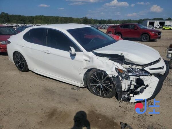 Toyota Camry 2018 White 2.5L — AXVH70-1032736 - Image 2