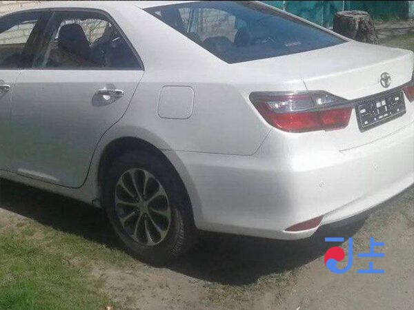 2015 Toyota Camry Hybrid White — AVV50-1046471 - Image 2