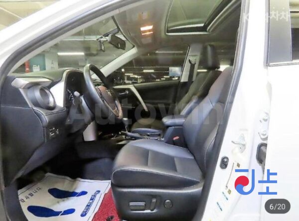 Toyota RAV4 Hybrid 2018 WHITE  — JTMWRREV90D078231 - Image 5