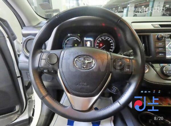 Toyota RAV4 Hybrid 2018 WHITE  — JTMWRREV90D078231 - Image 6
