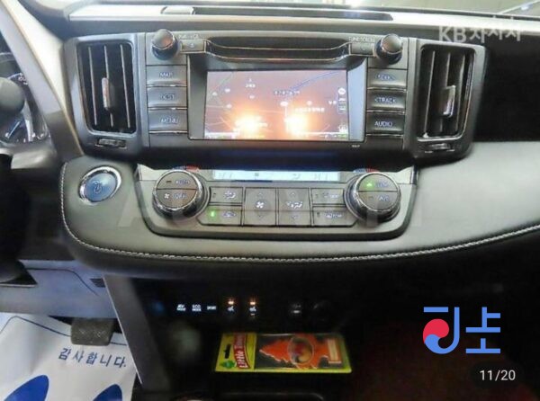 Toyota RAV4 Hybrid 2018 WHITE  — JTMWRREV90D078231 - Image 7
