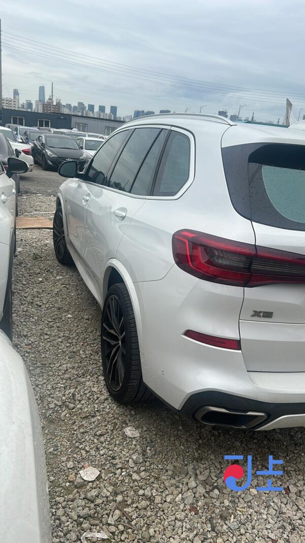 BMW X5 M50d 2019 White — WBACV0104KLK62776 - Image 3