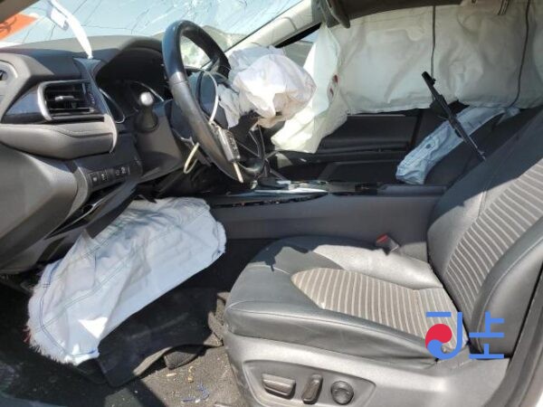 Toyota Camry 2017 White — AXVH701009265 - Image 5