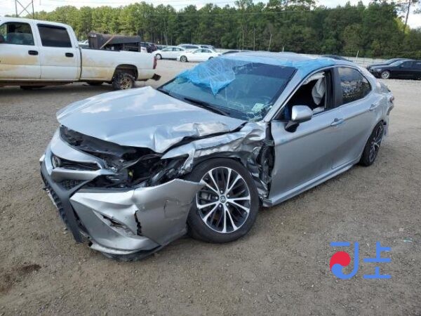 Toyota Camry 2017 Silver 2.5L — AXVH70-1012283
