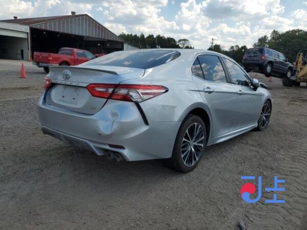 Toyota Camry 2017 Silver 2.5L — AXVH70-1012283 - Image 3