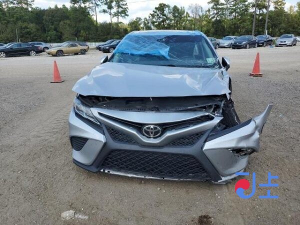 Toyota Camry 2017 Silver 2.5L — AXVH70-1012283 - Image 5