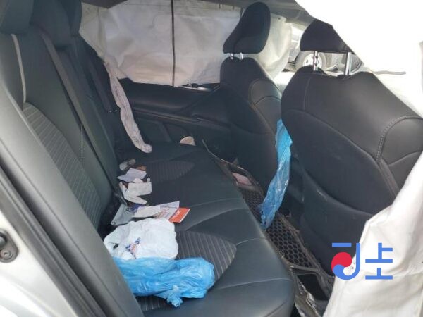 Toyota Camry 2017 Silver 2.5L — AXVH70-1012283 - Image 7