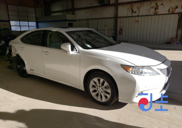 2015 Lexus ES300H White — JTHBW1GG9G2110834 - Image 3