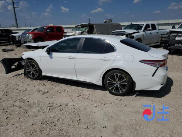 Toyota Camry 2017 White — AXVH701009265 - Image 4