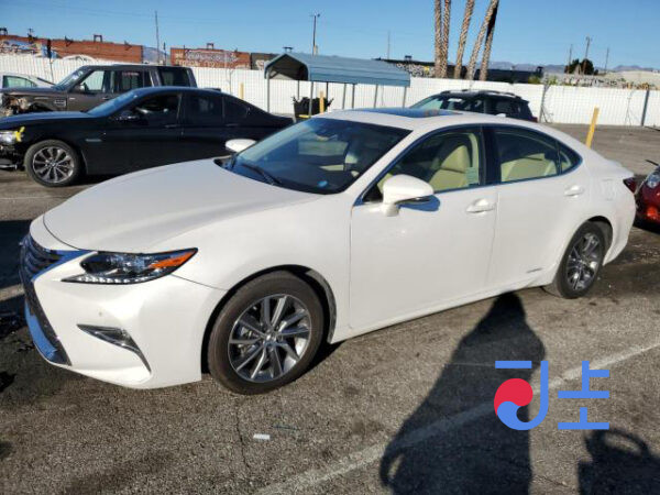2016 Lexus ES300H White — JTHBW1GG3G2121876