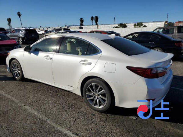 2016 Lexus ES300H White — JTHBW1GG3G2121876 - Image 3