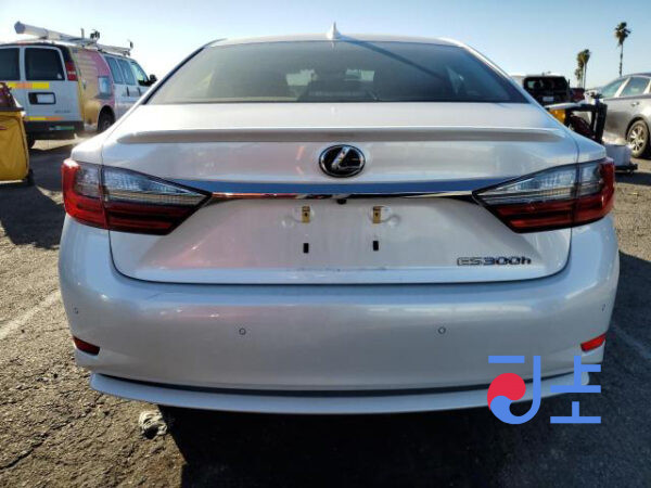 2016 Lexus ES300H White — JTHBW1GG3G2121876 - Image 7