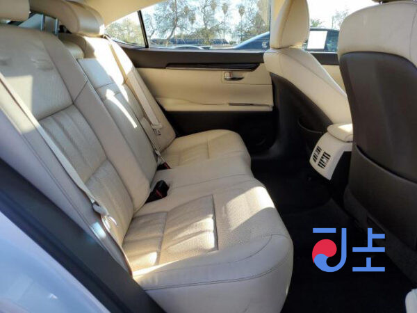 2016 Lexus ES300H White — JTHBW1GG3G2121876 - Image 9