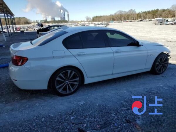 2016 BMW 5-Series 520d xDrive White — WBA5E7101GG565998 - Image 4
